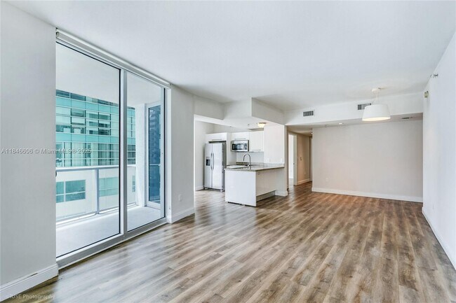 Foto del edificio - 185 SW 7th St