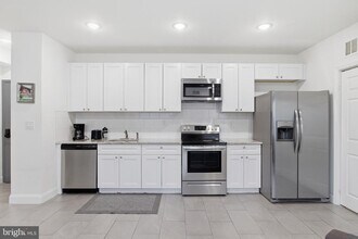 Building Photo - 925 N Broad St