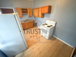 Building Photo - 3110 Custer St