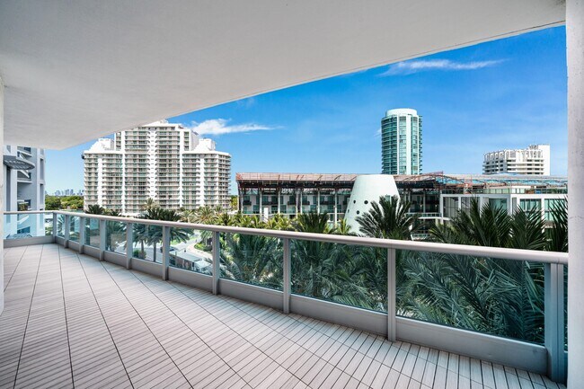 Foto del edificio - 5959 Collins Ave