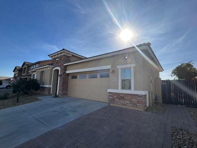 Building Photo - 18627 W North Ln