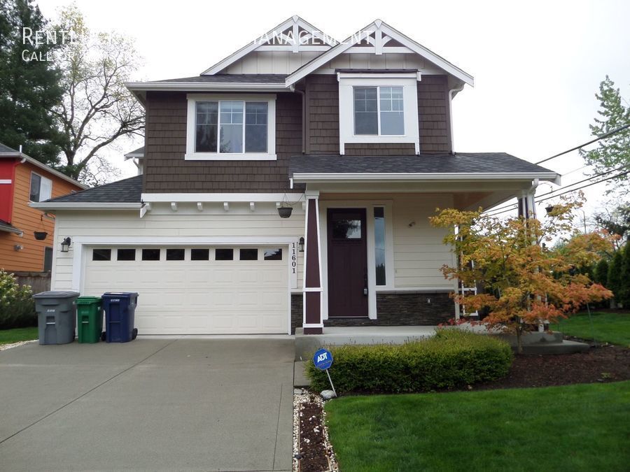 Primary Photo - Fantastic Rose Hill/Bridle Trails Area 4 B...