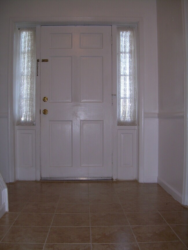 Building Photo - 7113 Warbler Ln