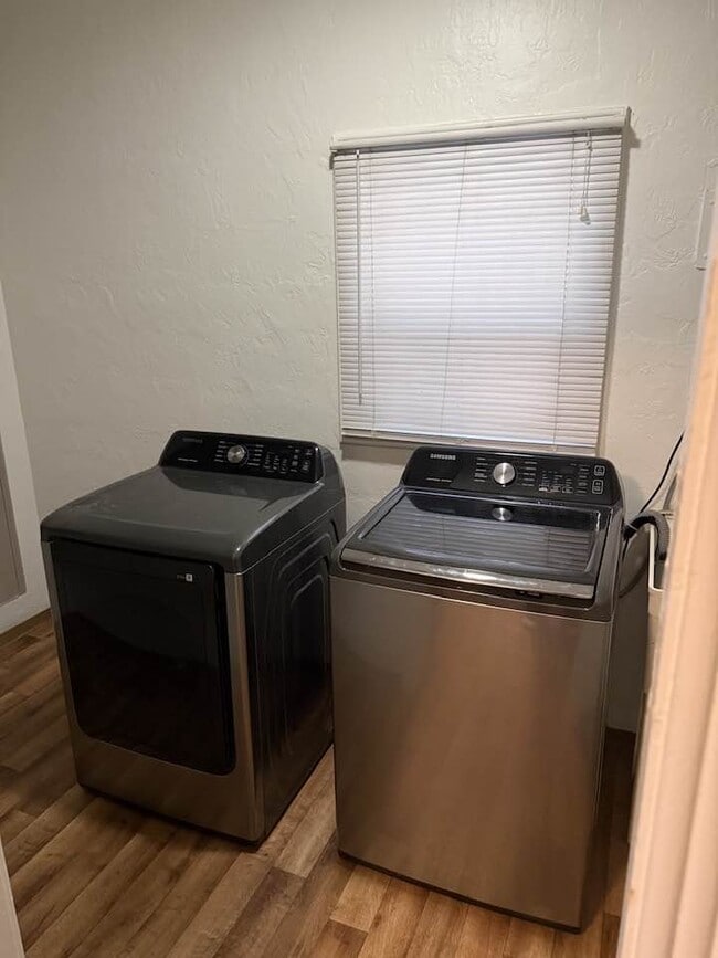 Building Photo - 677 Almond St