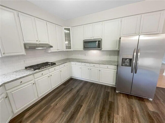 Building Photo - 1931 Manhattan Pkwy