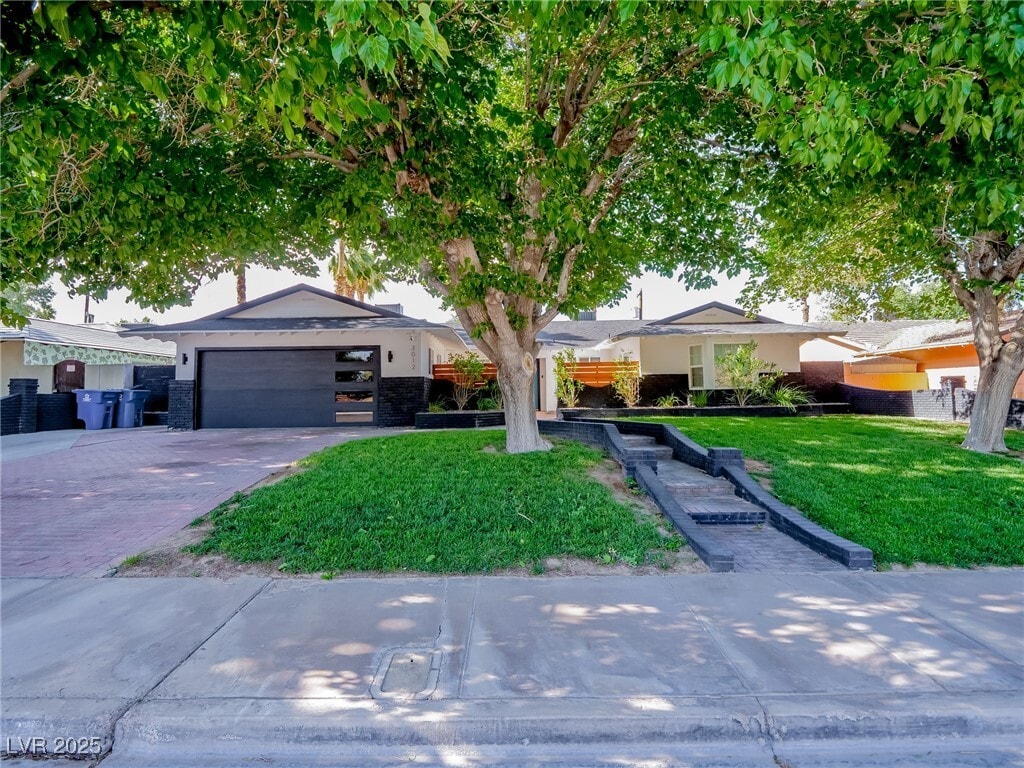 Foto principal - 3012 Bryant Ave