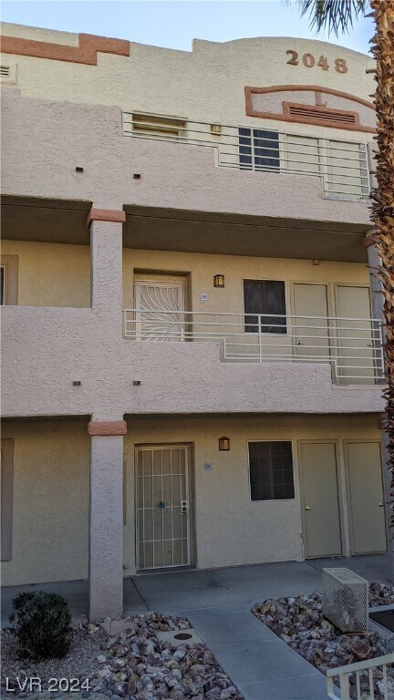 Building Photo - 2048 Mesquite Ln