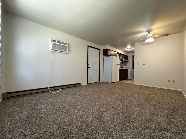 Building Photo - 420 S Maple Ave