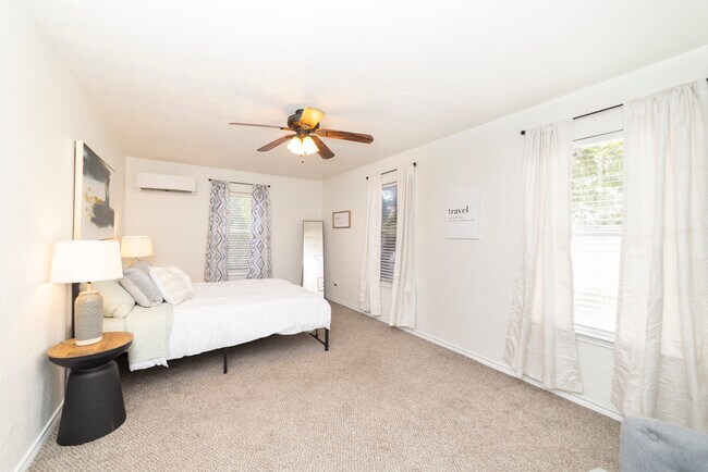 Foto del edificio - 102 Lovera Blvd