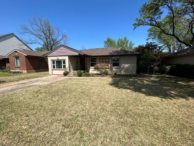 Foto del edificio - Great Old Lake Highlands Location!