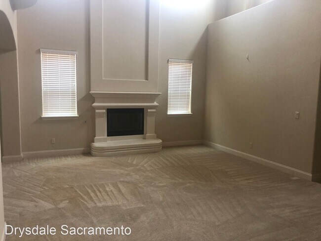 Foto del edificio - 5 br, 3.5 bath House - 5801 Almond Avenue