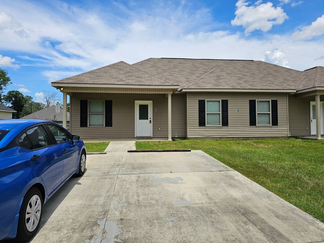 Primary Photo - 103-0 Tina Dr