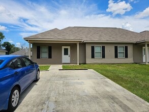 Building Photo - 103-0 Tina Dr