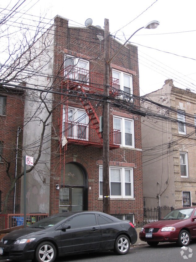 Building Photo - 104-20 46th Ave