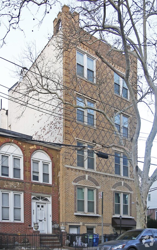 Primary Photo - 202 Marine Ave