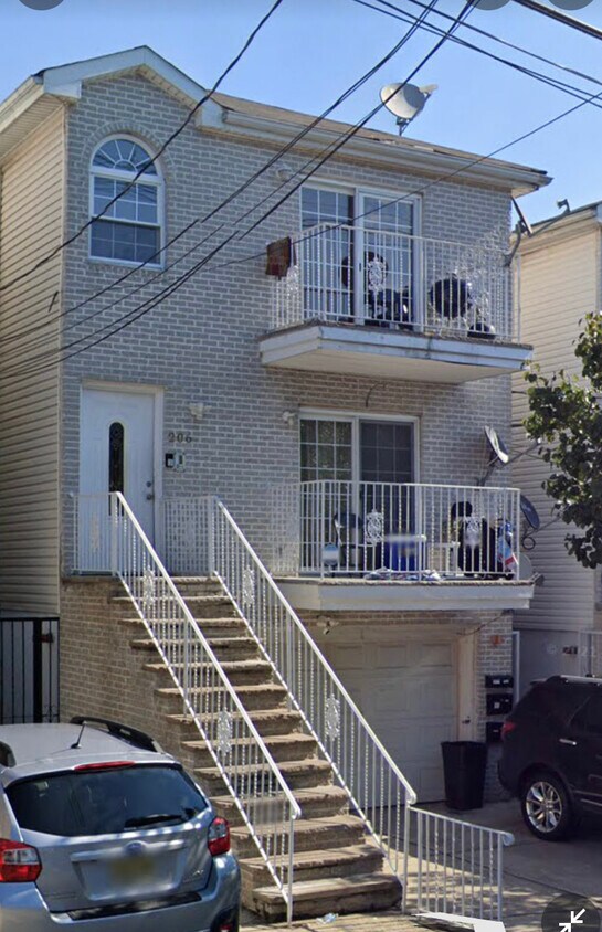 Primary Photo - 206 68th St