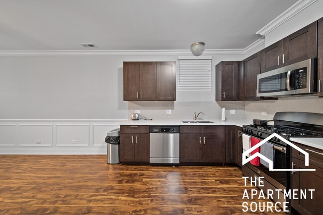 Building Photo - 738 N Avers Ave