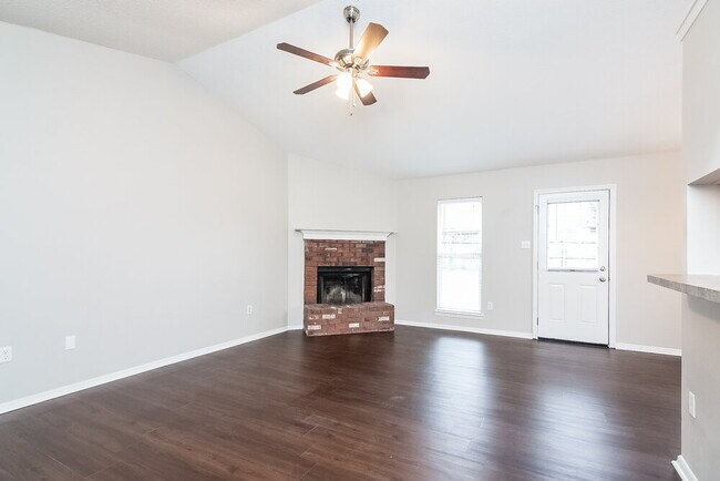 Foto del edificio - 10102 Williford Dr