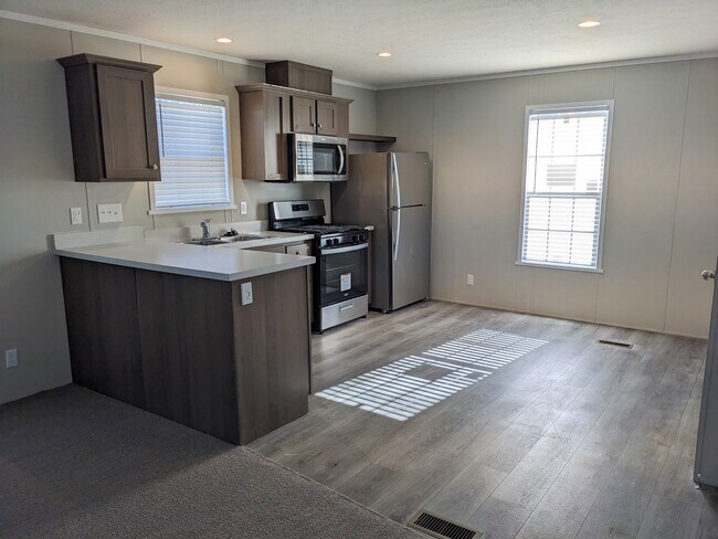 Foto del edificio - 300 Forrest Ave