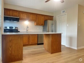 Building Photo - 1311 Antoine Dr