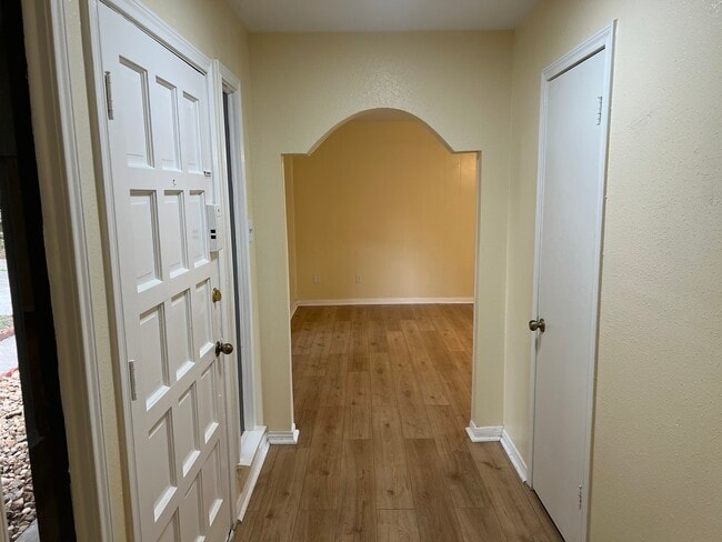 Foto del edificio - 3314 Kentwood Dr