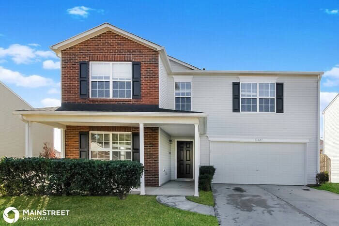 Primary Photo - 11023 Thousand Oaks Dr, Huntersville, NC 2...