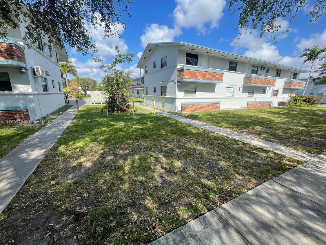 Foto principal - 4444 SW 67th Ave