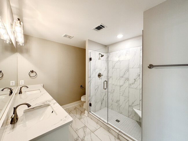 Foto del edificio - 225 Country Club Pkwy