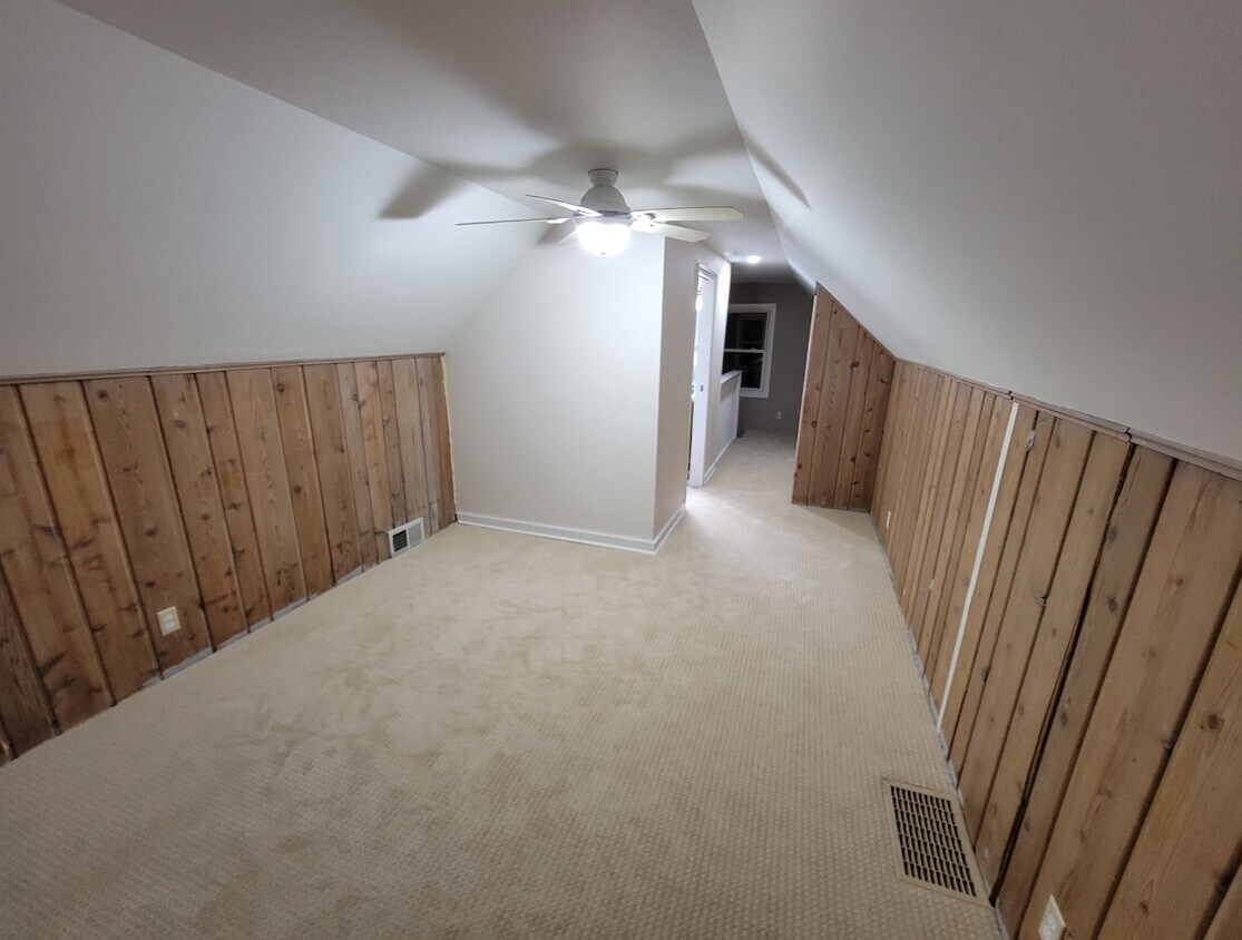 Foto principal - 5837 Grand Ave S