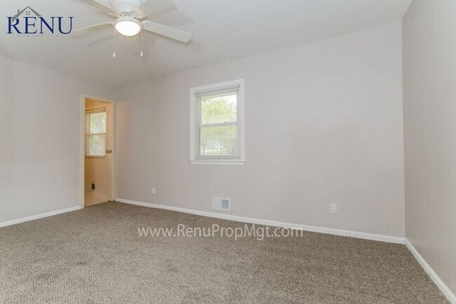 Building Photo - 7628 NW Milrey Dr