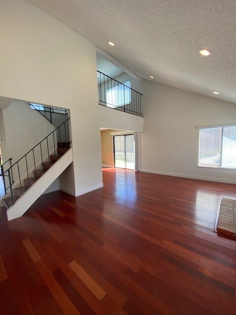 Building Photo - 4483 Oakbrook Ct