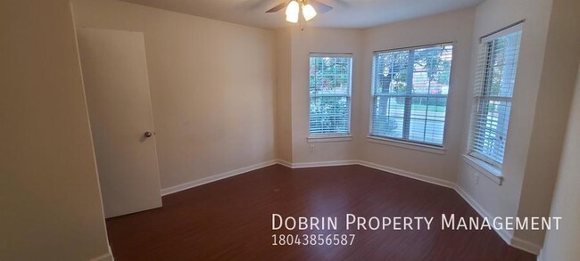 Building Photo - Renovated 5BD: Open floor plan - BLOCKS FR...