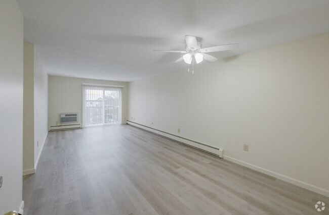 2 BR, 1 BA - 950 SF - East Bay Warren