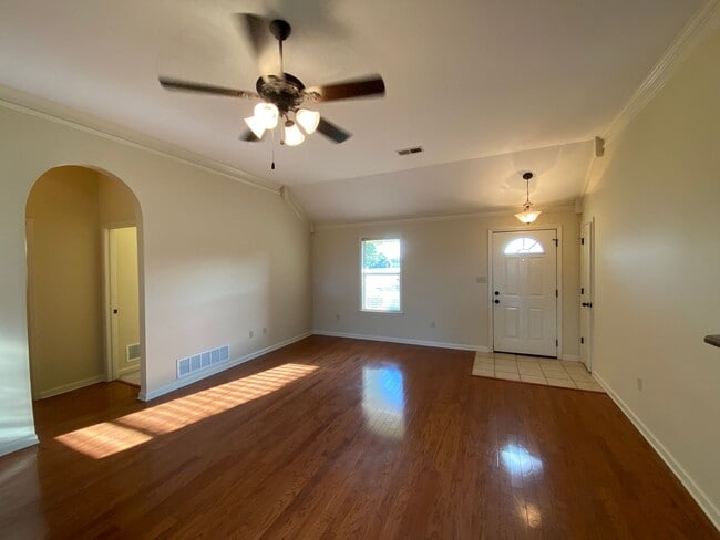 Building Photo - GREAT FLOOR PLAN IN BAYOU VISTA
