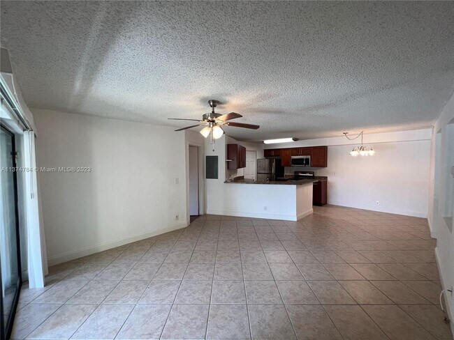 Foto del edificio - 9999 Summerbreeze Dr
