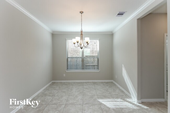 Building Photo - 6406 Wolf Run Dr