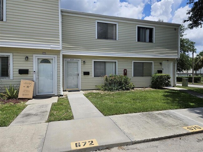 Foto del edificio - 672 Leslie Ct