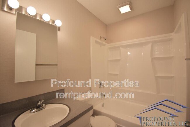 Foto del edificio - 706 NE 99th Ave