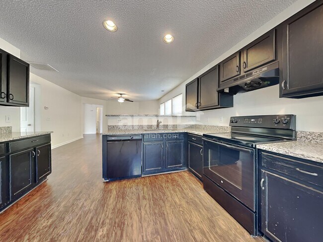 Foto del edificio - 6527 Forest Cross Dr