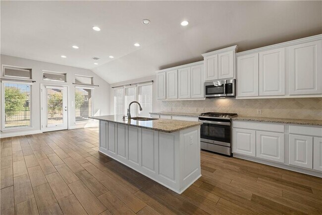 Building Photo - 421 Inspiration Dr