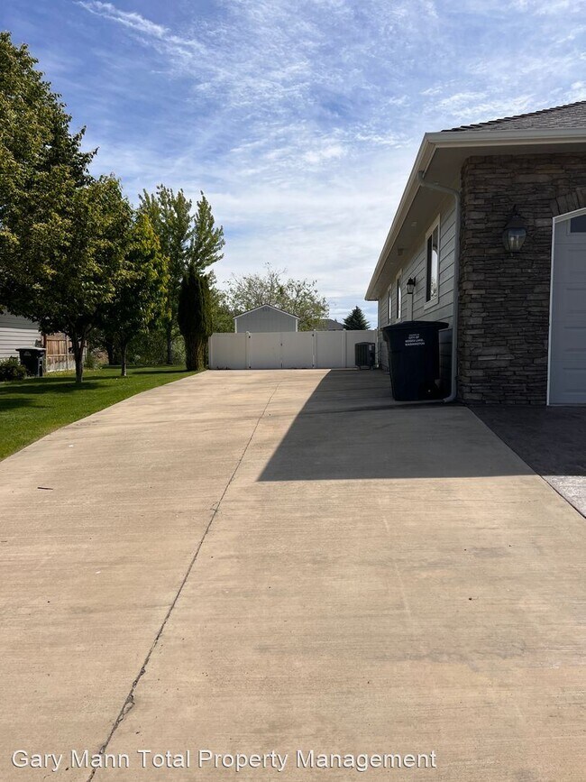 Building Photo - 4 br, 3 bath House - 907 Sand Dune Rd