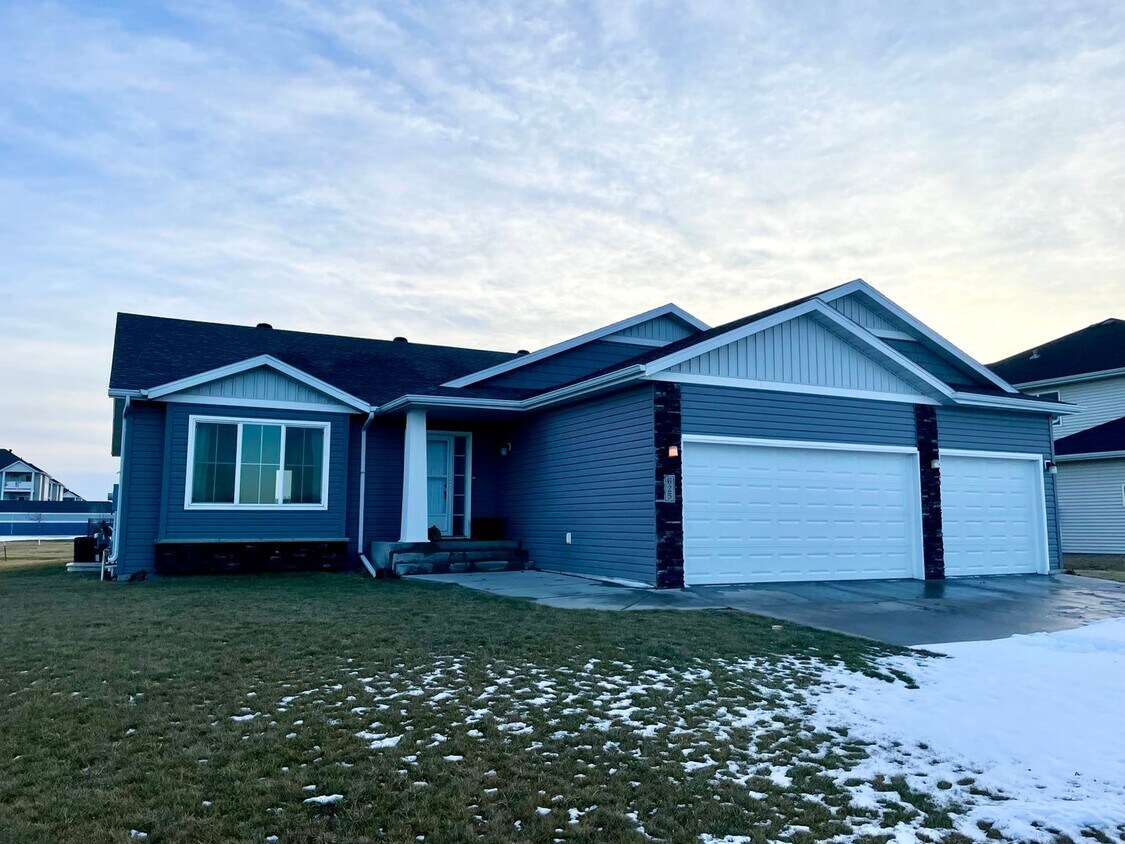 HOME 5 bed/3 bath Single Family House Rental in West