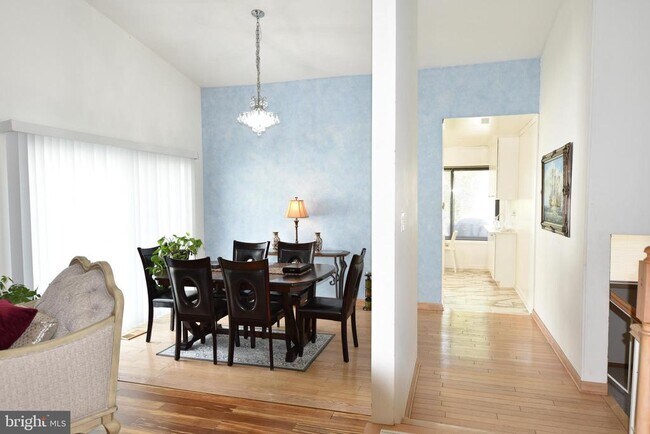 Building Photo - 121 Wrightwood Pl