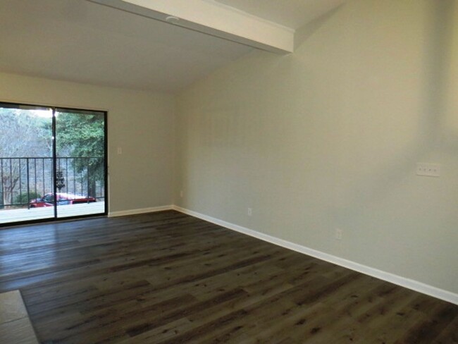 Foto del edificio - Must See Condo in the Heart of Vestavia Hi...