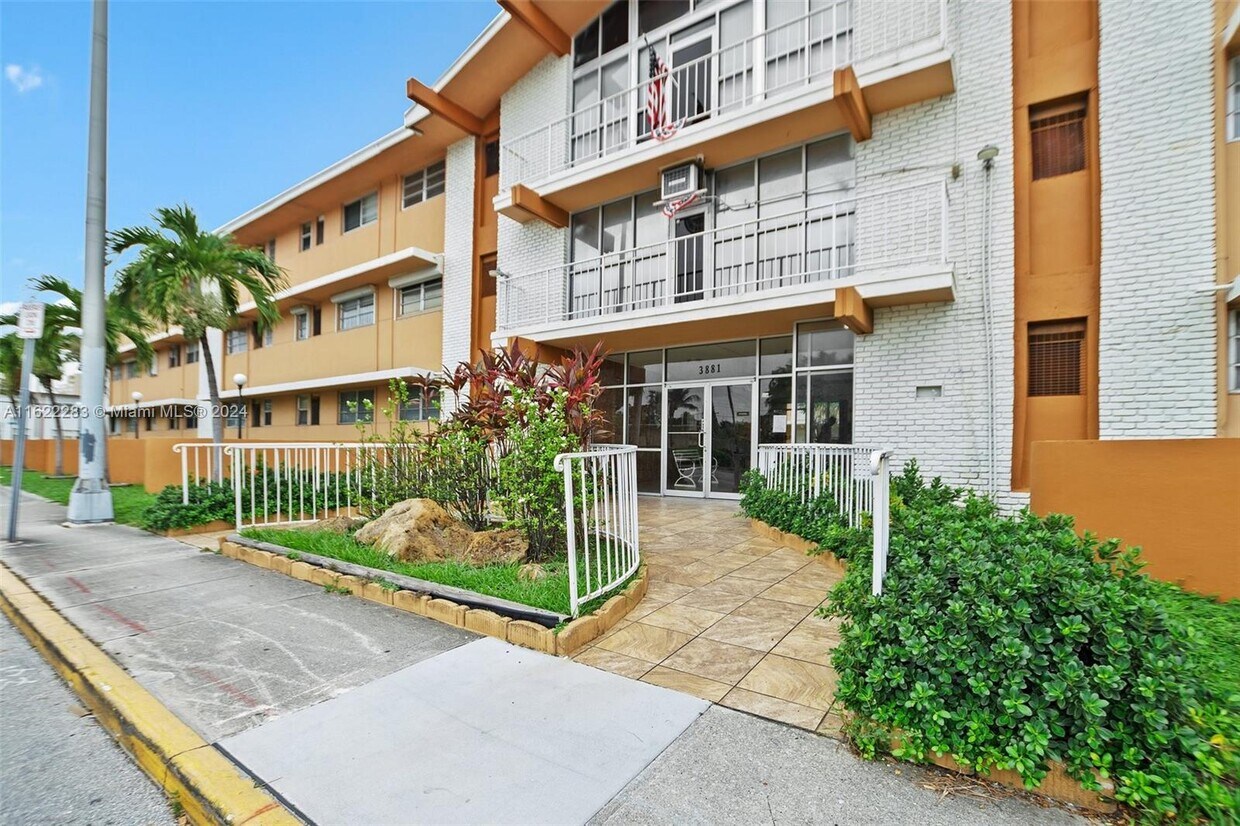 Primary Photo - 3881 W Flagler St