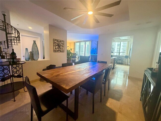 Building Photo - 801 Brickell Key Blvd