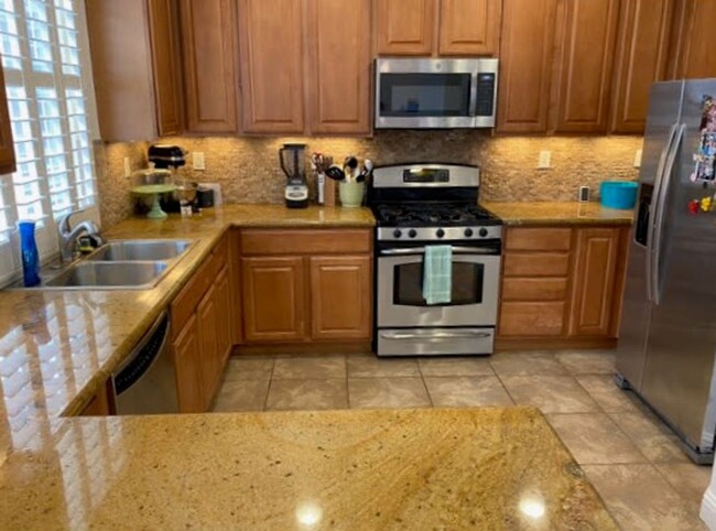 Foto del edificio - Spacious 5-bedroom, 3-bathroom single-fami...