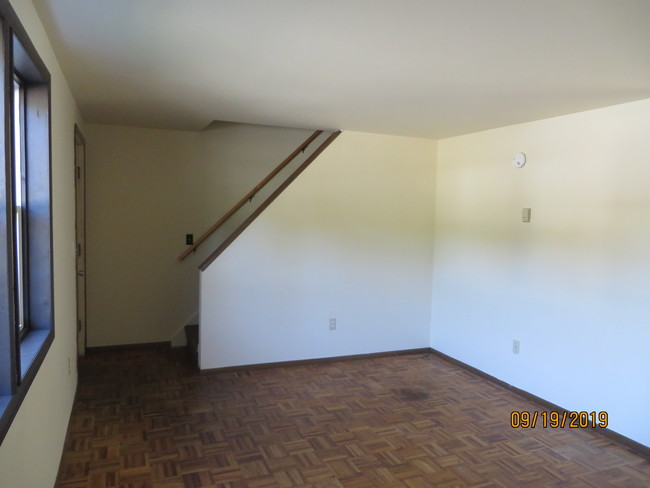 Living Room - 159 Oak Terrace