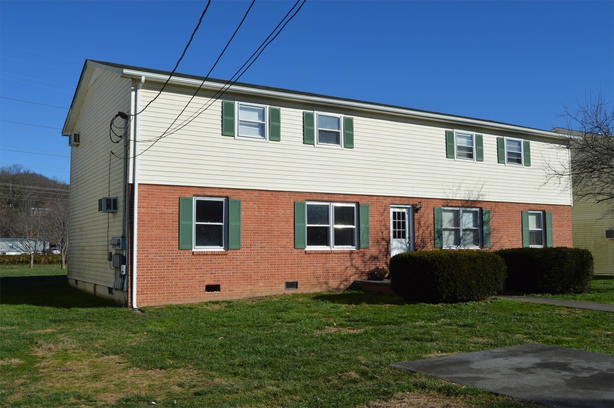 Foto principal - 192 Lover Ln