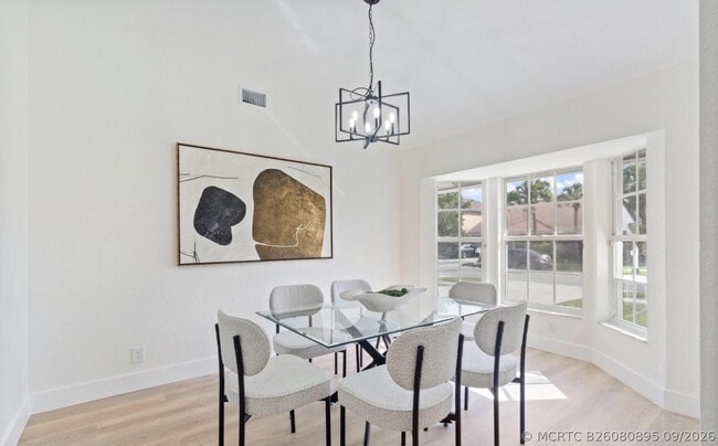Building Photo - 18208 Clear Brook Cir
